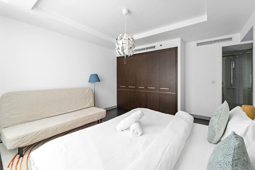 Apartment First Class 2br In Difc Walk To Ritz, Gate Ave, Metro Pool, Gym, Parking