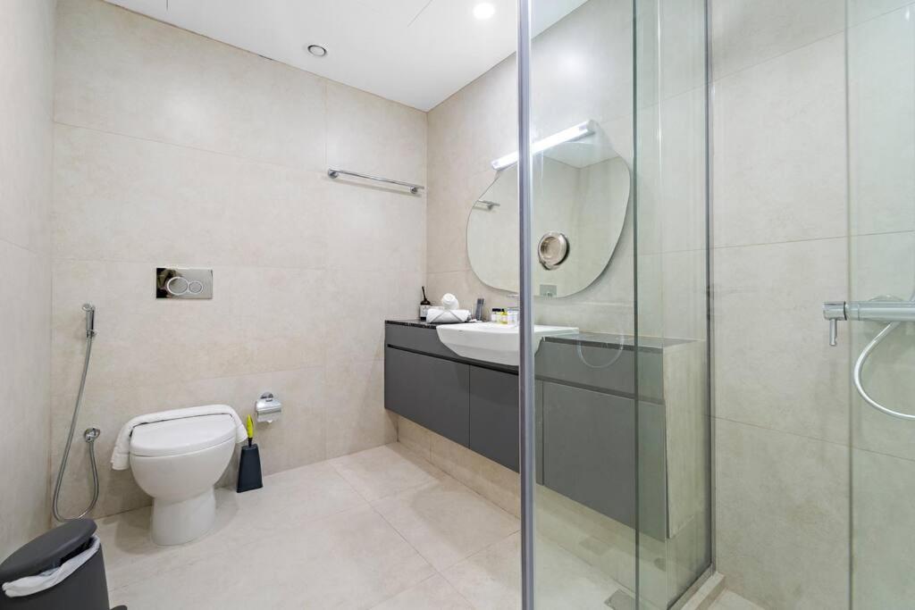 First Class 2br In Difc Walk To Ritz, Gate Ave, Metro Pool, Gym, Parking Apartment *