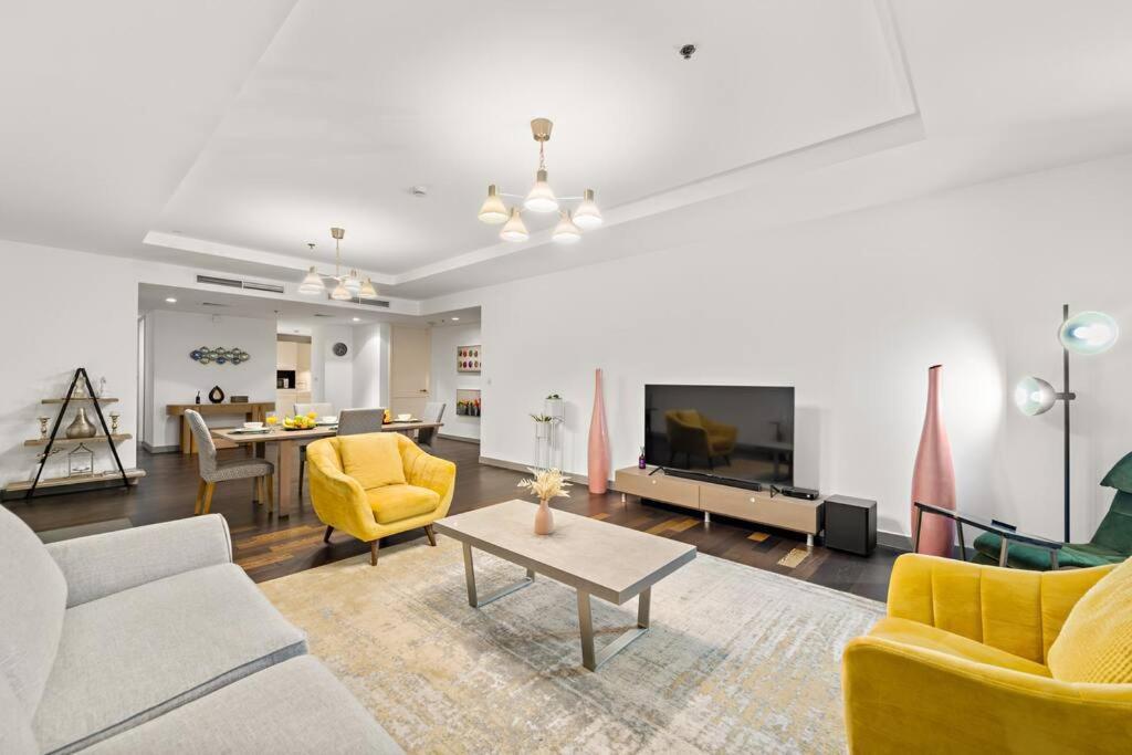 Apartment First Class 2br In Difc Walk To Ritz, Gate Ave, Metro Pool, Gym, Parking Dubai