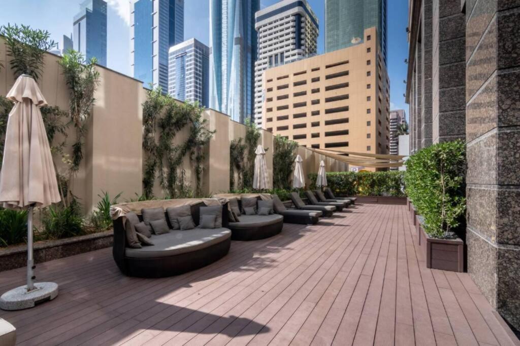 Apartment First Class 2br In Difc Walk To Ritz, Gate Ave, Metro Pool, Gym, Parking Dubai