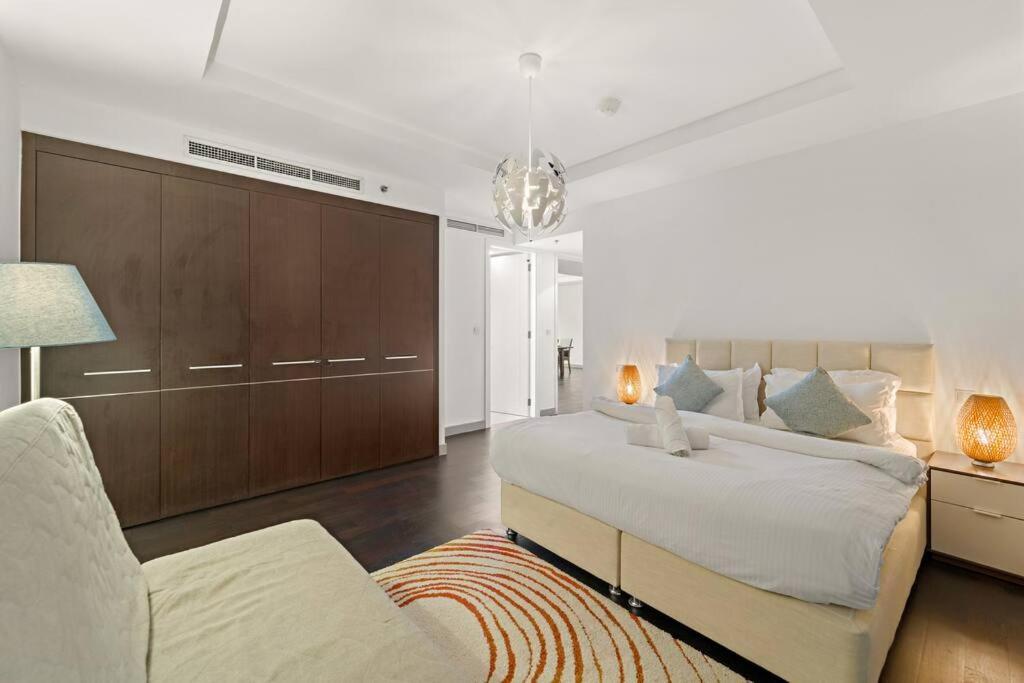 First Class 2br In Difc Walk To Ritz, Gate Ave, Metro Pool, Gym, Parking * Dubai