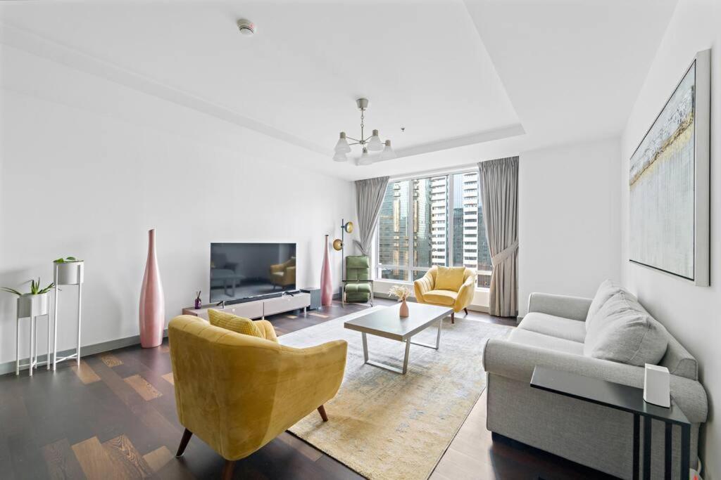 Apartment First Class 2br In Difc Walk To Ritz, Gate Ave, Metro Pool, Gym, Parking Dubai
