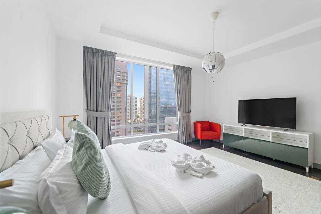 First Class 2br In Difc Walk To Ritz, Gate Ave, Metro Pool, Gym, Parking
