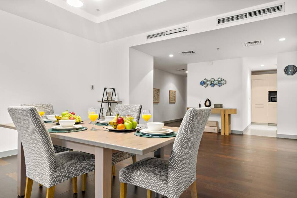 First Class 2br In Difc Walk To Ritz, Gate Ave, Metro Pool, Gym, Parking * Dubai